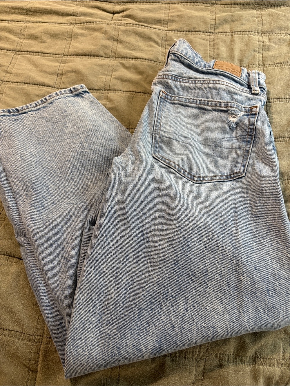 American Eagle Outfitters Light Wash Relaxed Jeans